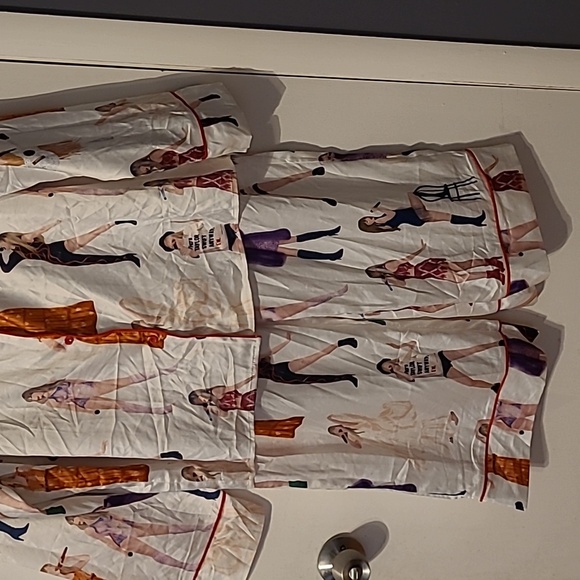 Taylor Swift SheShow Satin Pajama Set Wmn XL Lover Era White Colorful Sleepwear - Picture 5 of 14